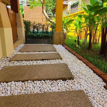 Karon Pool Villa 卡伦3卧泳池别墅 Exteriör bild