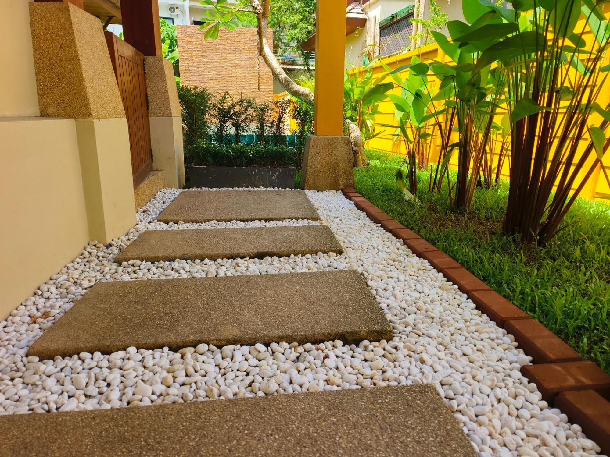 Karon Pool Villa 卡伦3卧泳池别墅 Exteriör bild