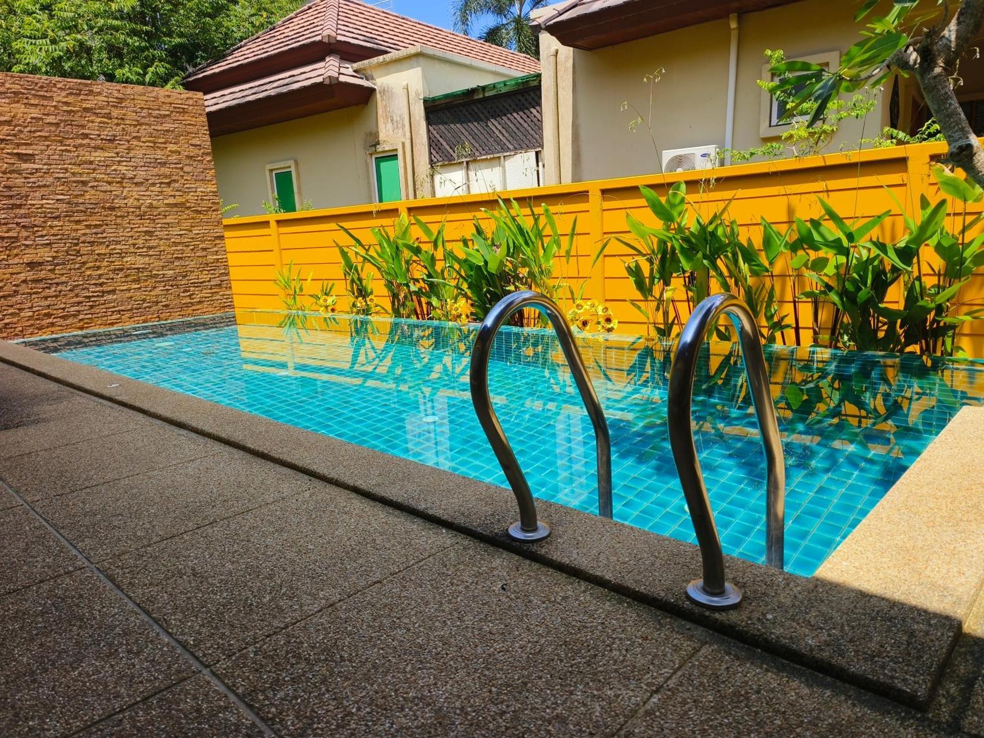 Karon Pool Villa 卡伦3卧泳池别墅 Exteriör bild