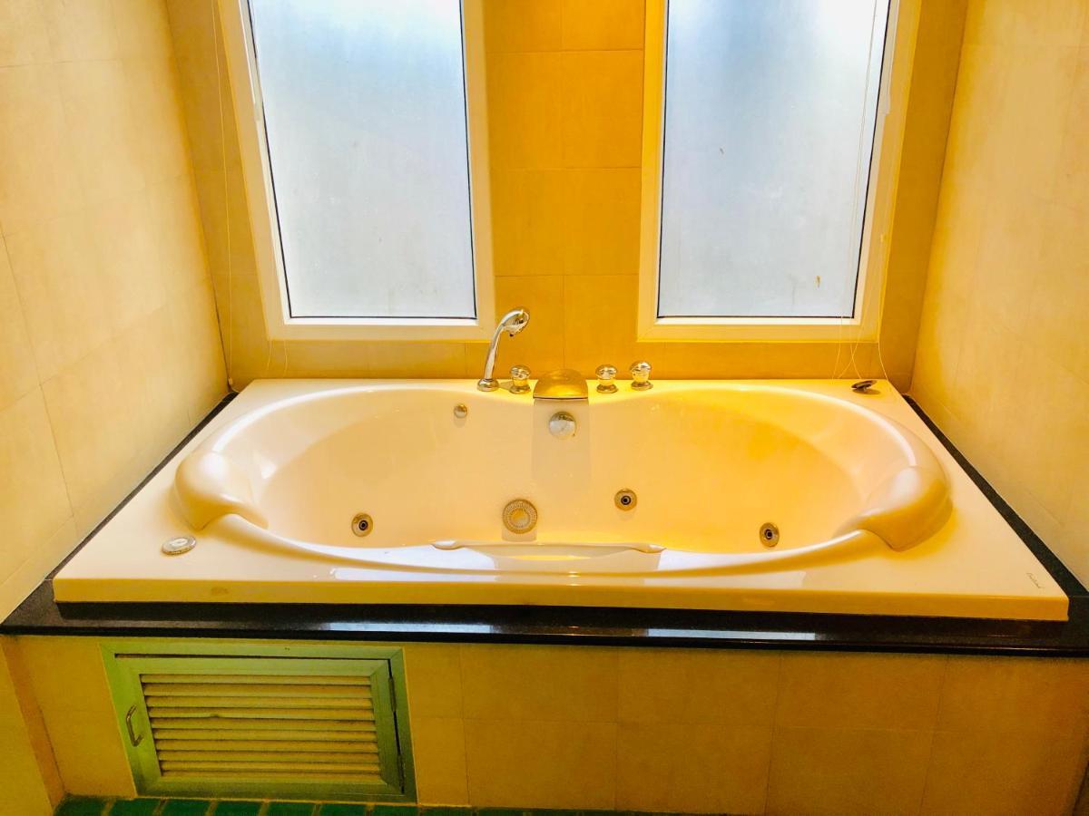 Karon Pool Villa 卡伦3卧泳池别墅 Exteriör bild